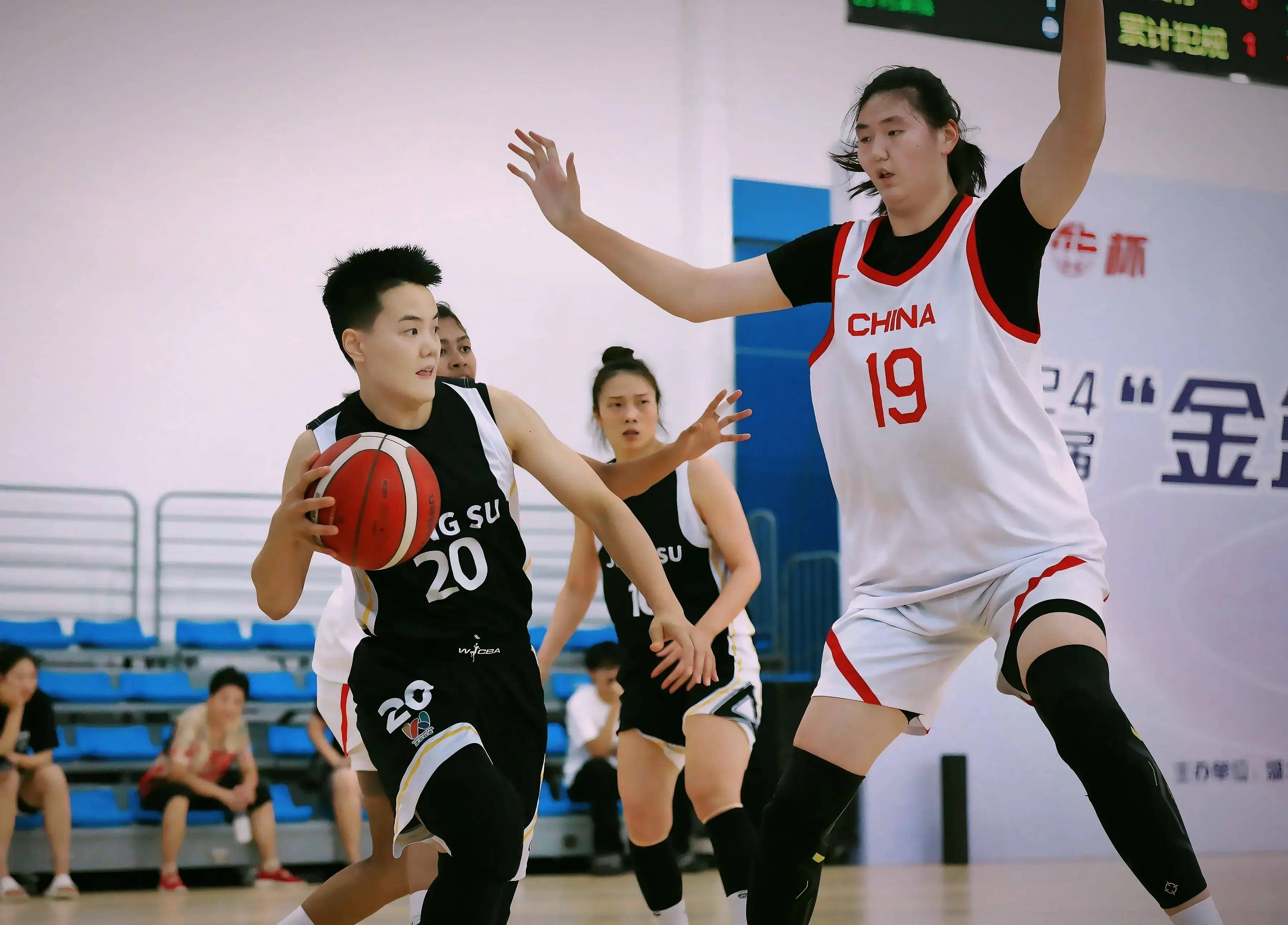 新秀篮球赛事初登场被誉为后起之秀