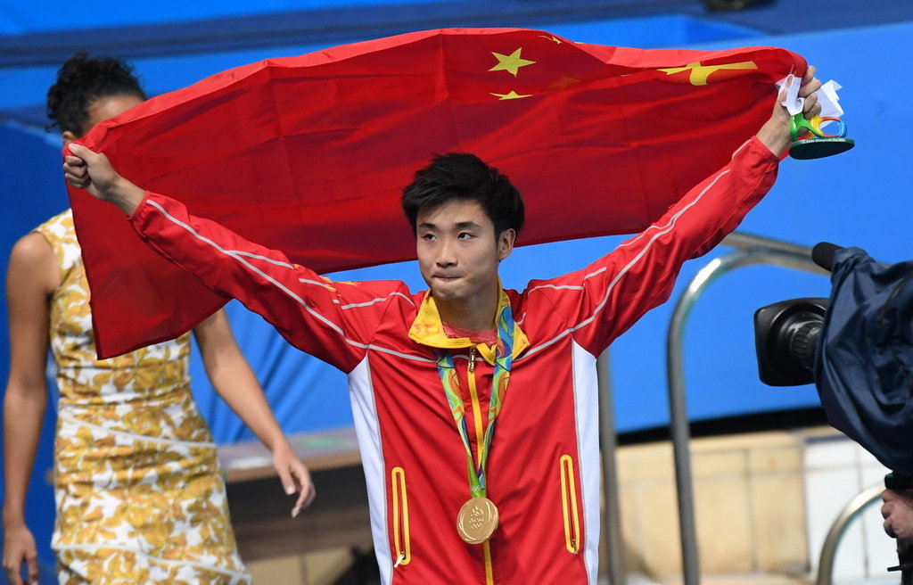 绝境逢生！运动员实力抢先，领跑一路